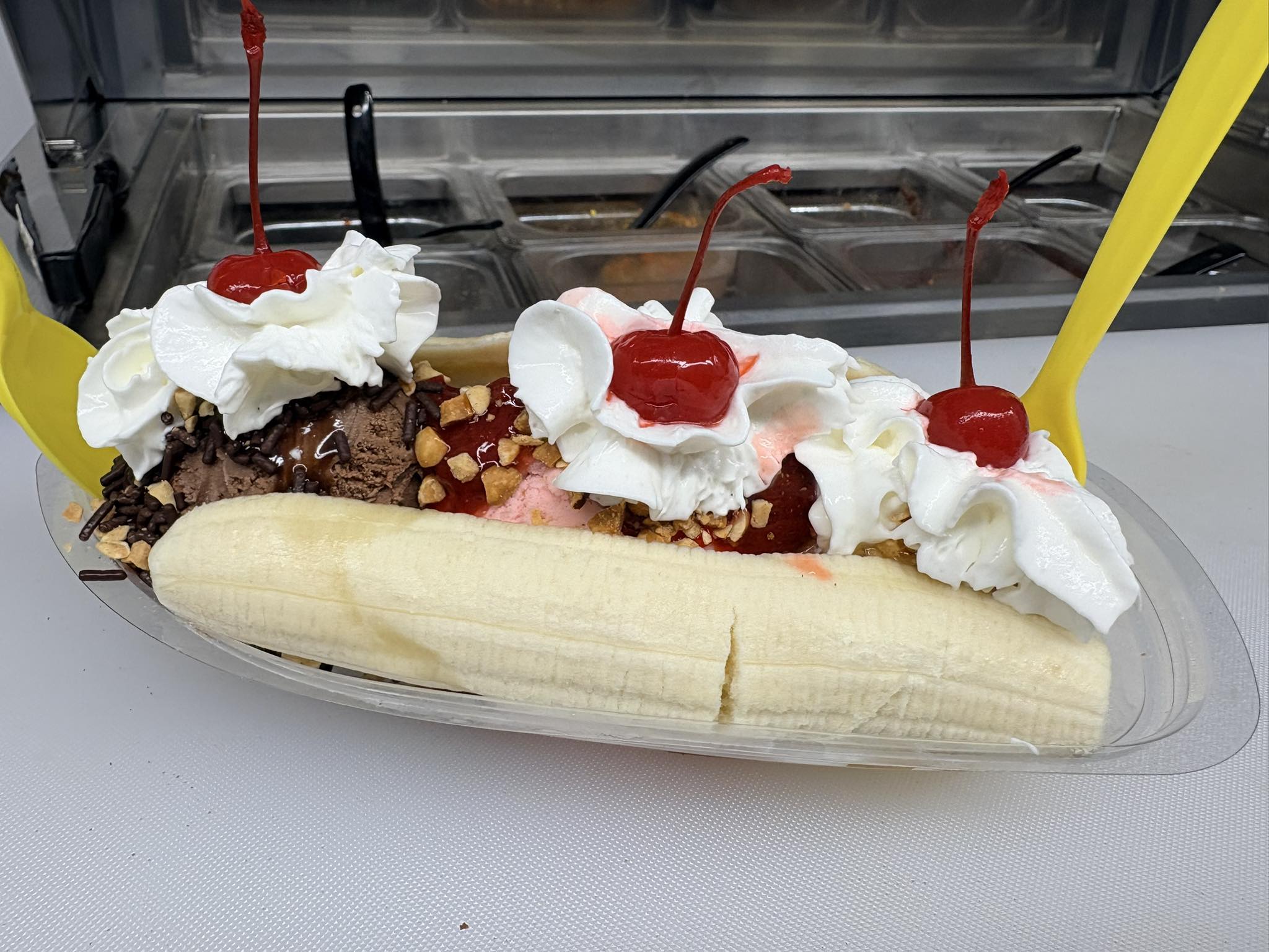 Banana split dessert